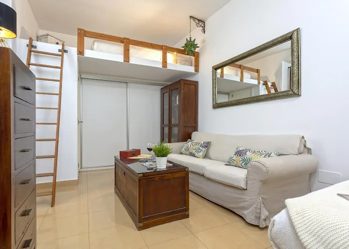 -malagasunapts- Cabello Centre * مالقة