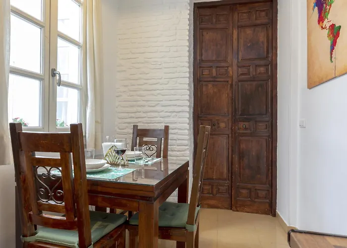 -malagasunapts- Cabello Centre مالقة